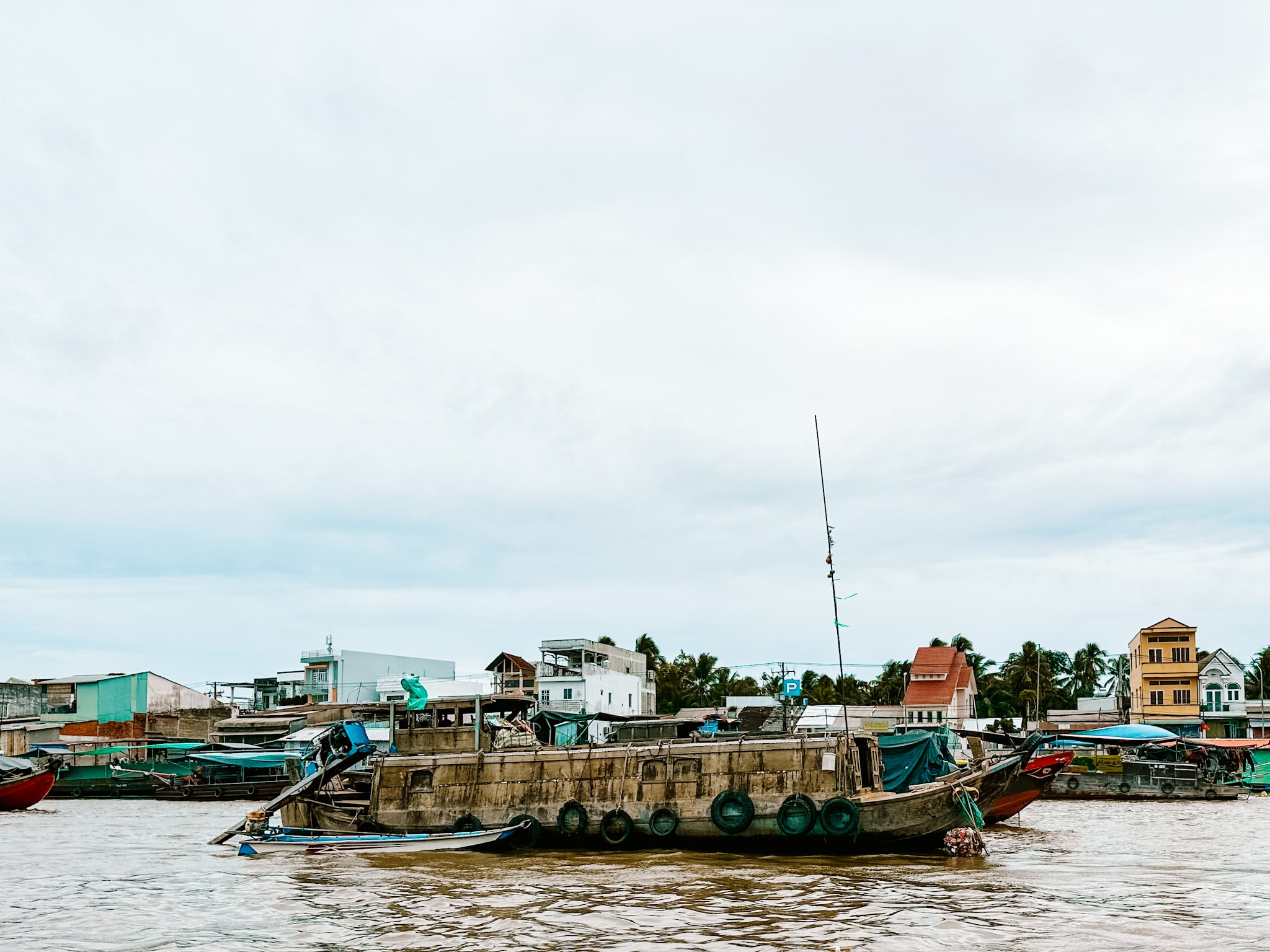 mekong delta river ben tre can tho vietnam